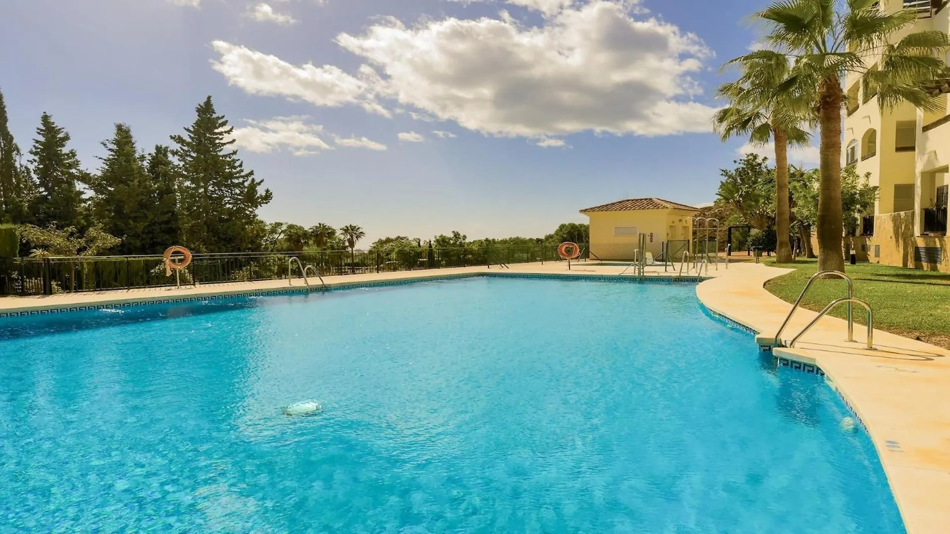 Vivienda Cronos Golf contacts